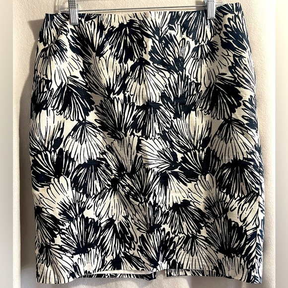 Ann Taylor Dresses & Skirts - Ann Taylor Floral Black and White Skirt. Size 12